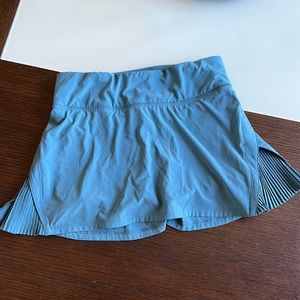 Lululemon Play Off the Pleats Mid-Rise Skirt, built in shorts
